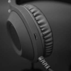 WHITE SHARK WILDCAT GAMER FEJHALLGATÓ MIKROFONNAL